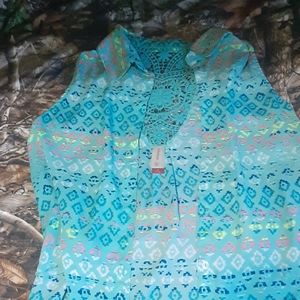 Cute button up shirt